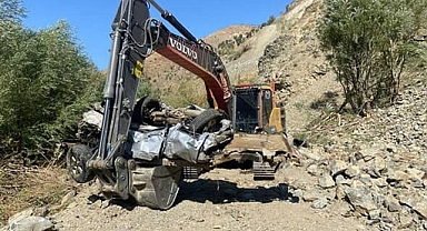 Şarampole yuvarlanan araç hurdaya döndü!