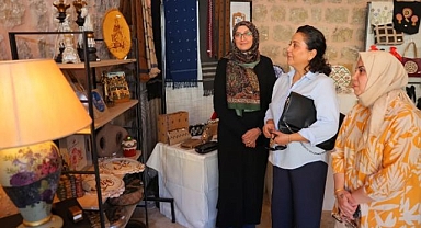 Satışa sunulan el emeği ürünler incelendi