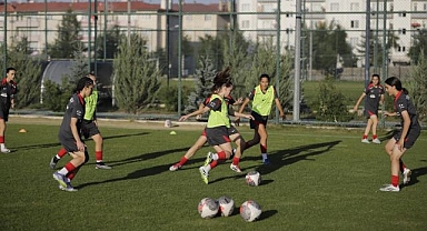 U17 Kız Millî Takımı’nın Erzurum hazırlık kampı sürüyor
