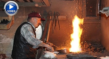 Ustasından öğrendiği mesleği yarım asırdır sürdürüyor