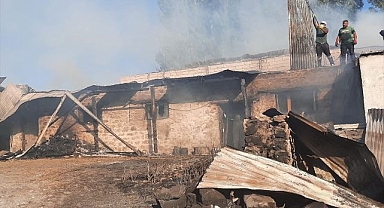 Yangında 4 ev, 2 samanlık ve 1 ahır küle döndü