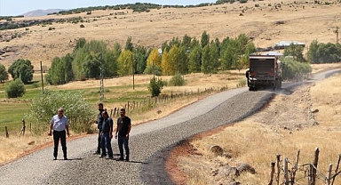 Yol asfaltlama ve onarım çalışmaları sürüyor