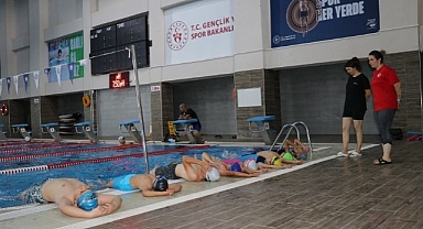Yüzme havuzunda yaz kurslarına ilgi arttı