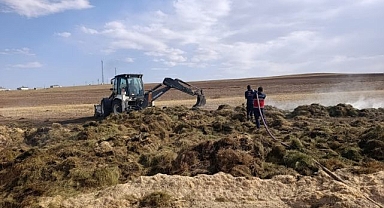 700 bağ ot ve 7 ton saman küle döndü