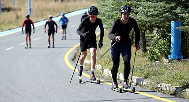 Asfaltta kayak antrenmanı