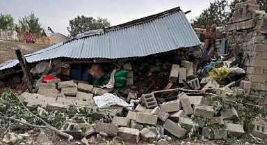 Fırtına çatıları uçurdu, evler ve ahırlarda büyük zarar...