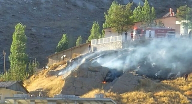 İtfaiye ekipleri anız yangınına nefes aldırmadı