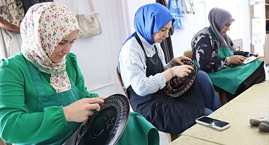 Kadınlar bakır işlemeciliğini geleceğe taşıyor