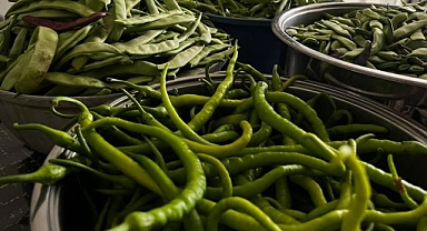 Kadınlar kışlık turşu hazırlıklarına başladı