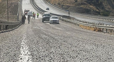 Karayoluna döktüler... Bir anda kontrolden çıktı!