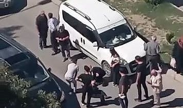 Karşıya geçmek isterken canından oluyordu