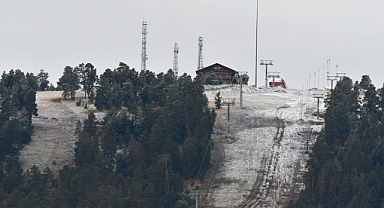 Kayak merkezine mevsimin ilk karı düştü