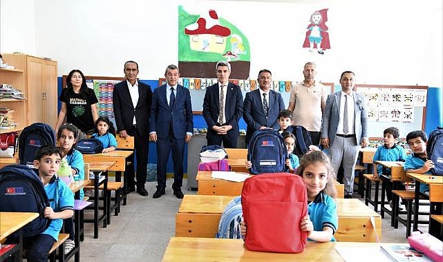 Kırsaldaki öğrencilere eğitim seti desteği