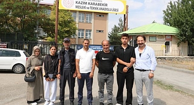 Kız öğrenciler 3 yıldır erkek lisesinde: Erzurum'da veliler isyanda
