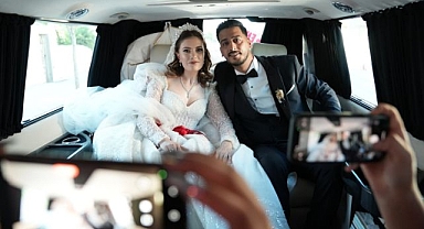 Makam aracı depremzede çiftin gelin arabası oldu