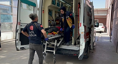 Motosiklet ile otomobil çarpıştı: 2 yaralı