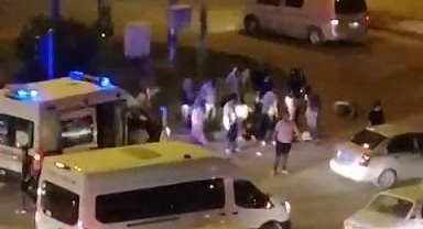 Motosiklet ile otomobil çarpıştı: 3 yaralı