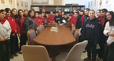 Öğrencilerden Türk Dil Bayramı kutlaması