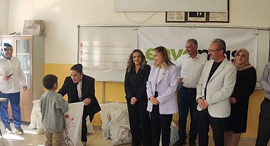 Öğrencilere mont yardımı yapıldı