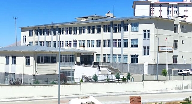 Okulda hem elektrik hem de sular yok