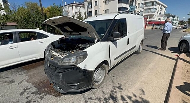 Otomobil ile hafif ticari araç çarpıştı: 2 yaralı