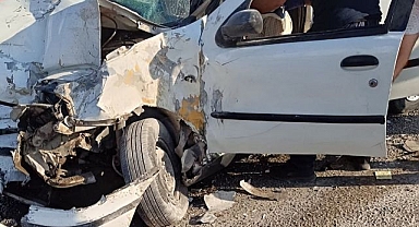 Otomobil ile tır çarpıştı: 2 yaralı