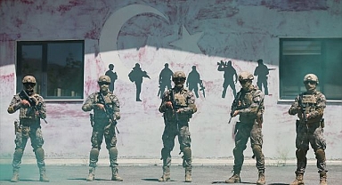 Polis özel harekat timleri sıkı eğitimden geçiyor