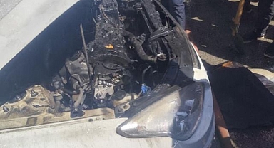 Seyir halindeki araç alev topuna döndü