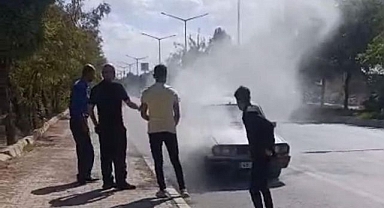Seyir halindeki otomobil yandı 