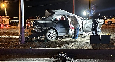 Takla atarak refüje çıkan otomobilde can verdi