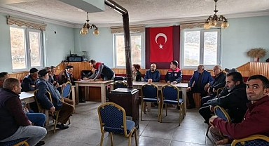 Uzman hekimlerden çiftçilere şarbon eğitimi