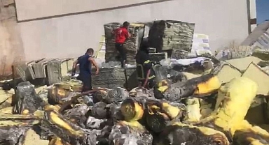 Yalıtım deposu alevlere teslim oldu!