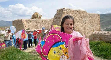 Yarın gökyüzü çocukların olacak!