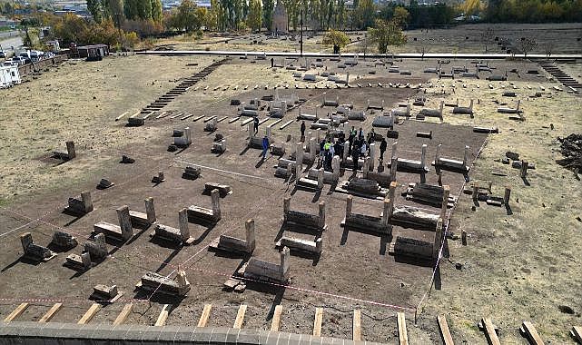 20 yeni mezar taşı kayıt altında