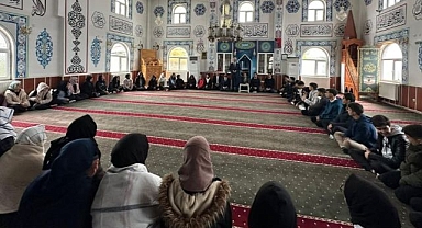 400 genç gönüllü tarihi camide buluştu
