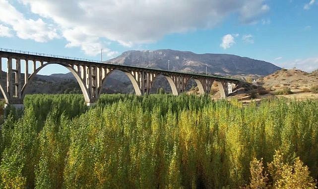 Alman Köprüsü’nde renk cümbüşü