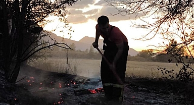 Anız yangını büyümeden söndürüldü