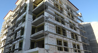 Asansör boşluğuna düşen işçi yaralandı