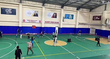 Badminton antrenmanları yoğun katılımla sürüyor