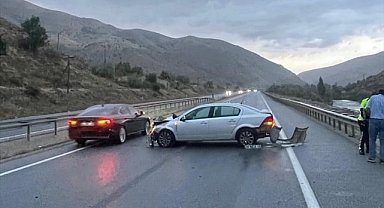 Bariyere çarpan otomobilde korku anları!