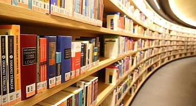 Başkan'dan gençlere kütüphane hediyesi