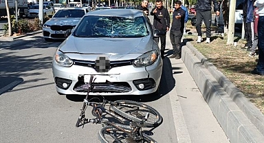 Çarpmanın etkisiyle havaya savruldu!