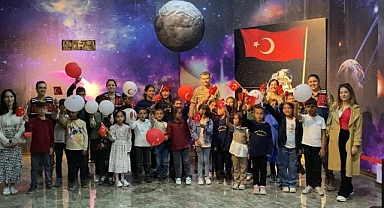 Çocuklar asker abileriyle vakit geçirdi