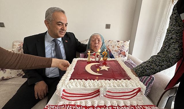 Cumhuriyet ile yaşıt Nazife nine yıllara meydan okuyor