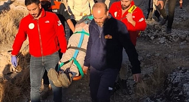 Dehşet anları! Turist kale kayalığından düştü