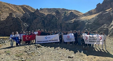 Doğaseverlerden kanyon yürüyüşü