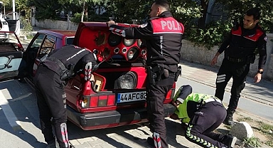 Dur ihtarına uymayan araç kaza yaptı!