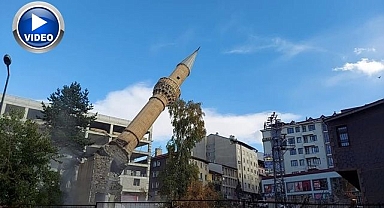 Erzurum'da o minare saniyeler içinde yerle bir oldu