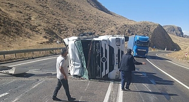Erzurum'da tır kontrolden çıktı!