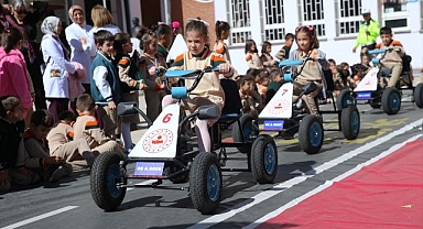 Erzurum'da trafik kurallarını eğlenerek öğrendiler